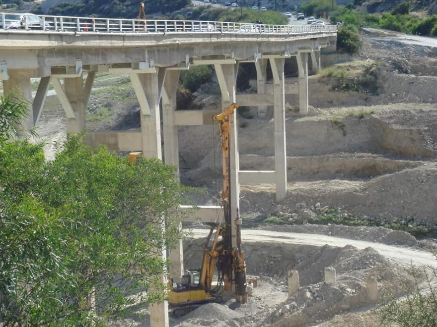 ΓΕΦΥΡΑ_ΑΛΑΣΣΑΣ_ΚΑΤΩ_ΑΠΟ_ΤΗΝ_ΟΠΟΙΑ_ΒΡΕΘΗΚΕ_Ο_ΝΕΚΡΟΣ