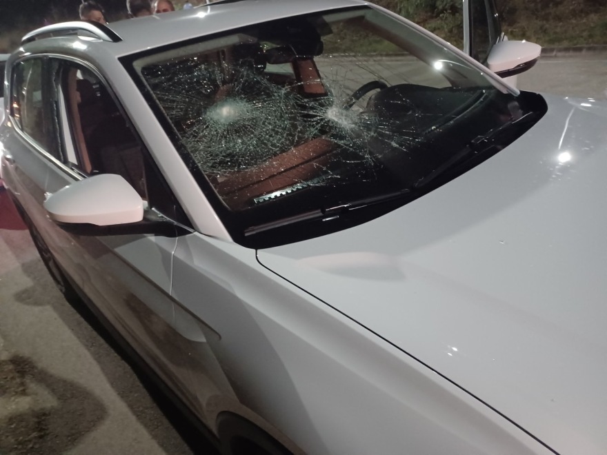 , Λαμία: Άγνωστοι έσπασαν τα τζάμια στο αυτοκίνητο του Δημάρχου Λαμίας &#8211; φώτο
