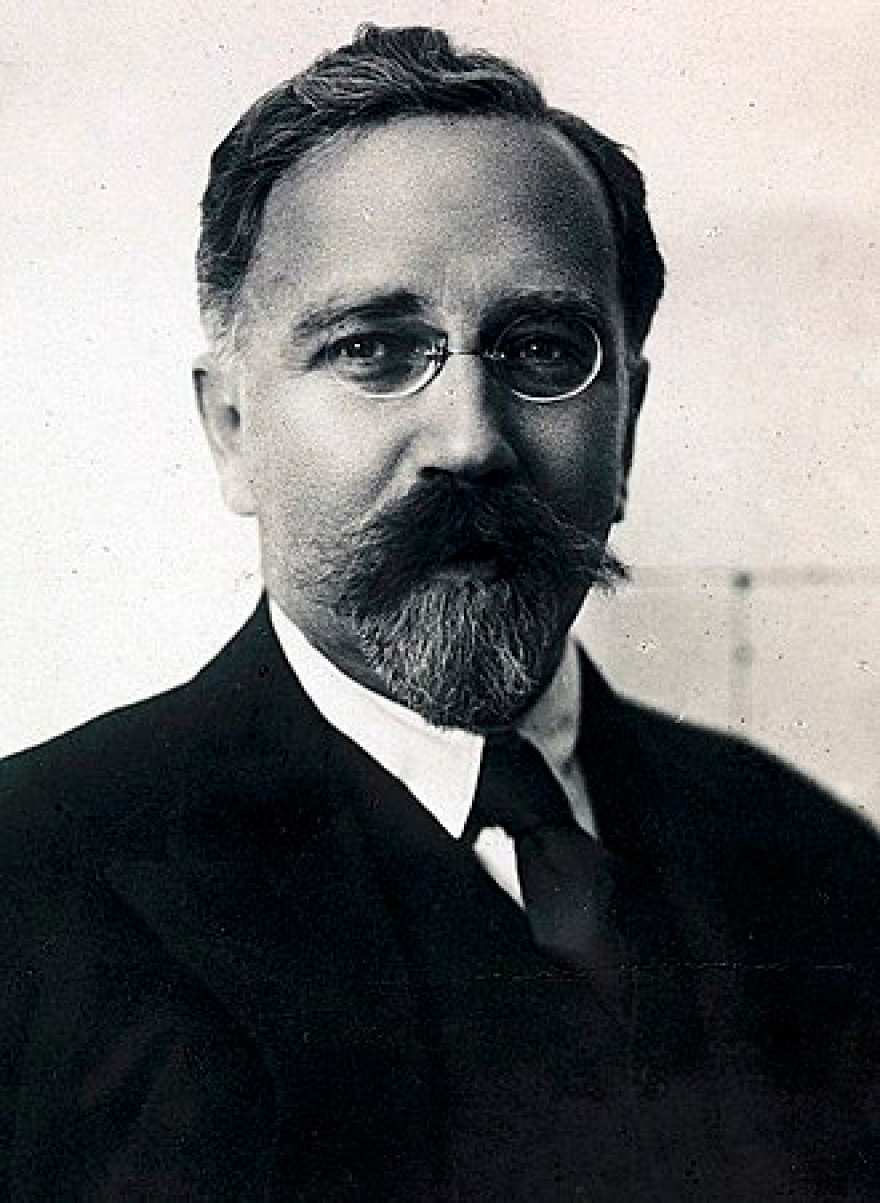 Lev-Kamenev-1920