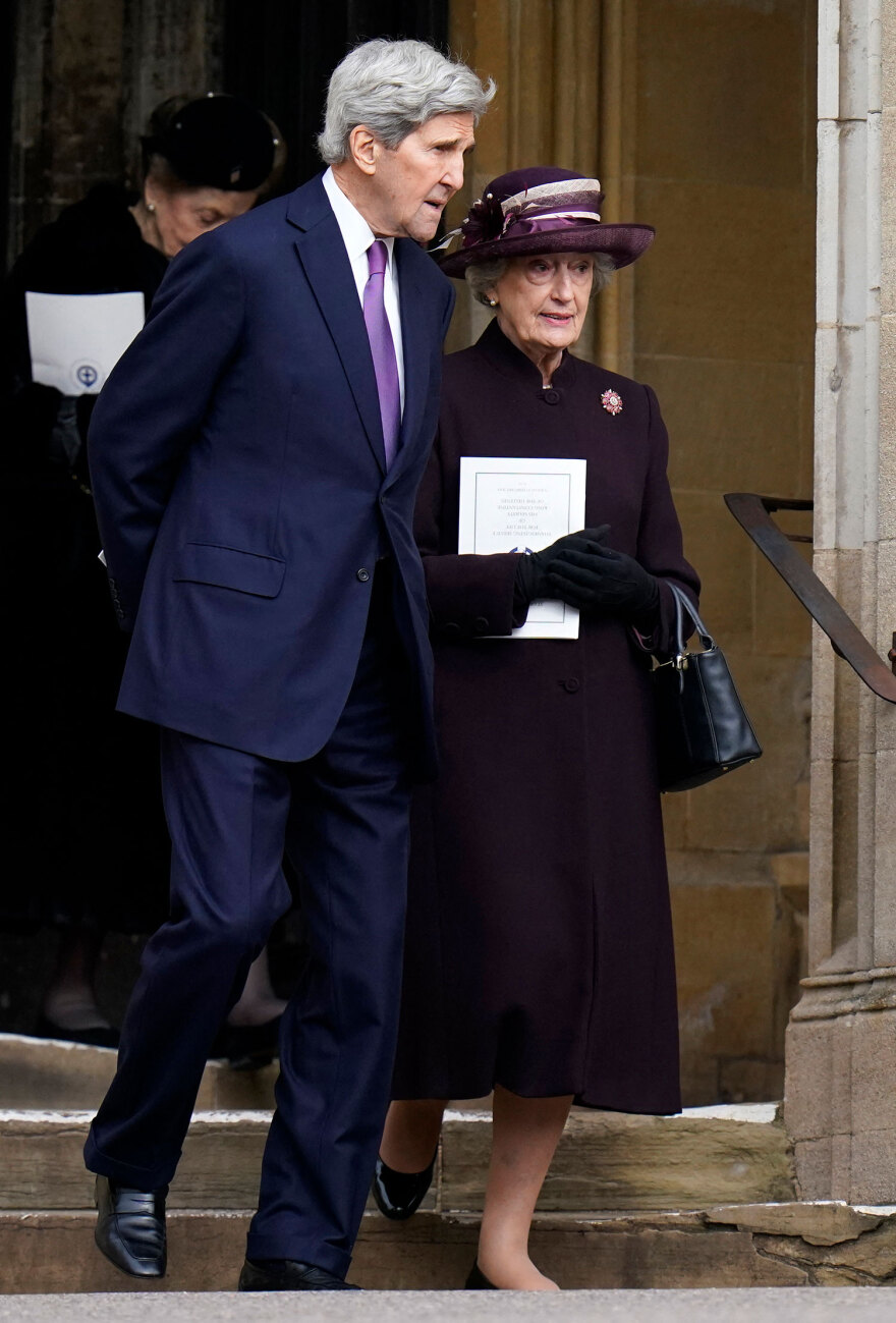 John-Kerry-and-Lady-Susan-Hussey