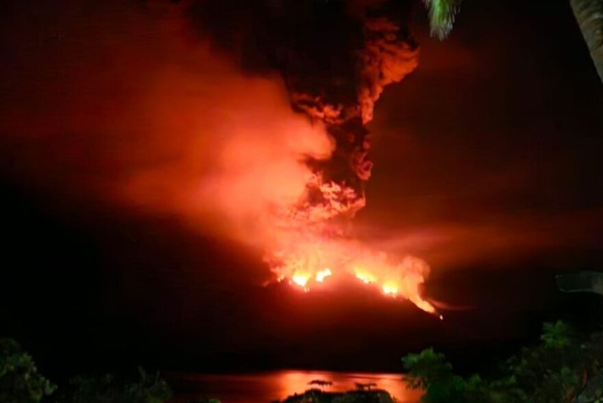 indonesia_volcano_1