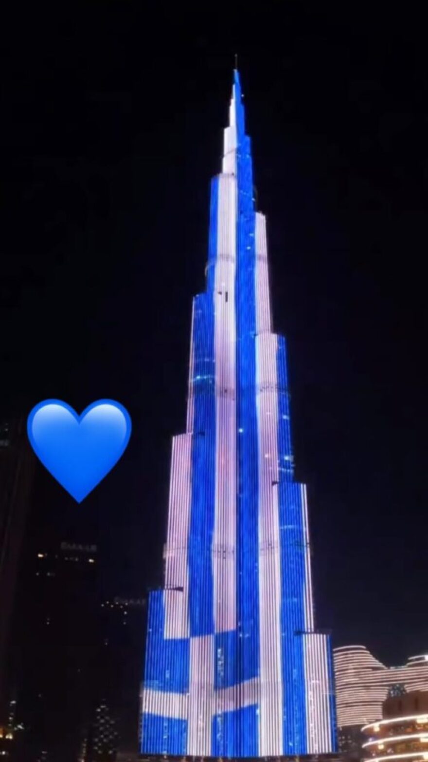 Burj-Khalifa-with-Greek-flag-576x1024