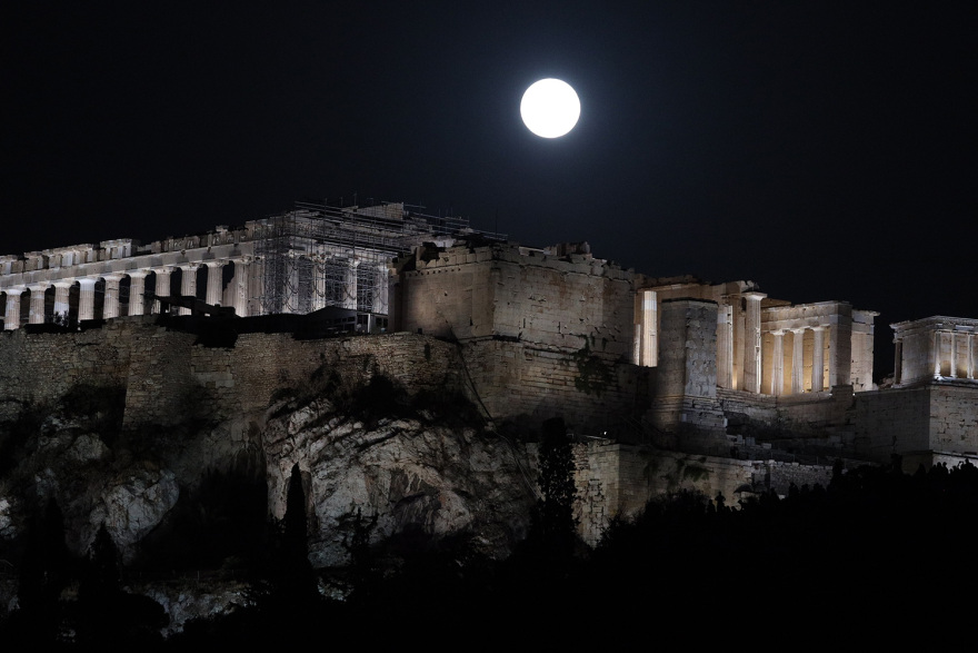 Full Moon unique images of the August moon ProtoThema English