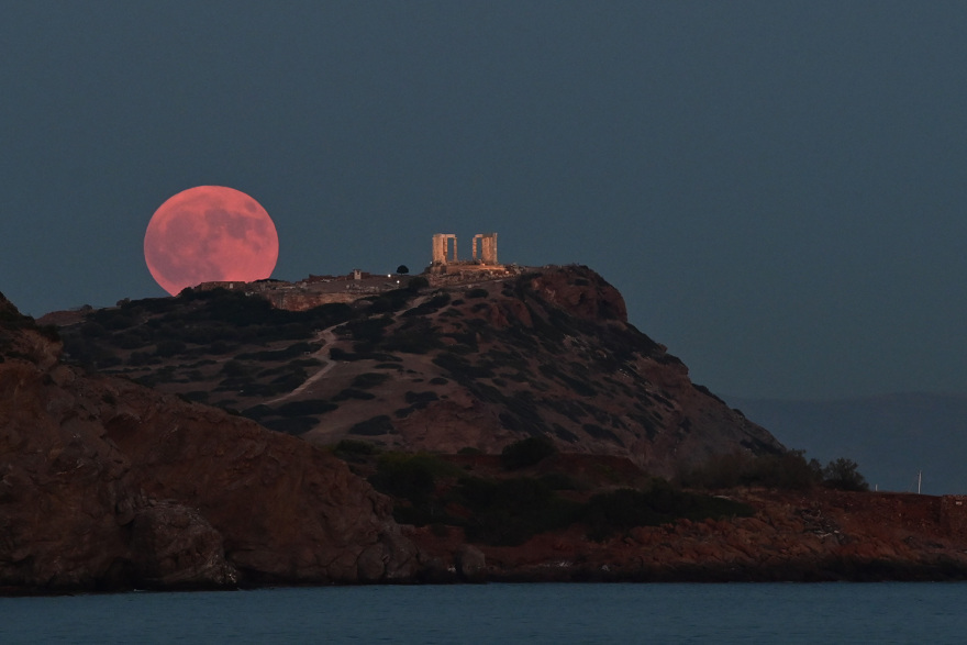 Full Moon unique images of the August moon ProtoThema English