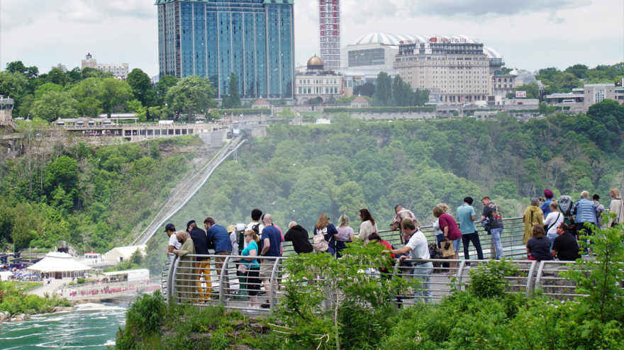 niagara_falls_luna_island-0