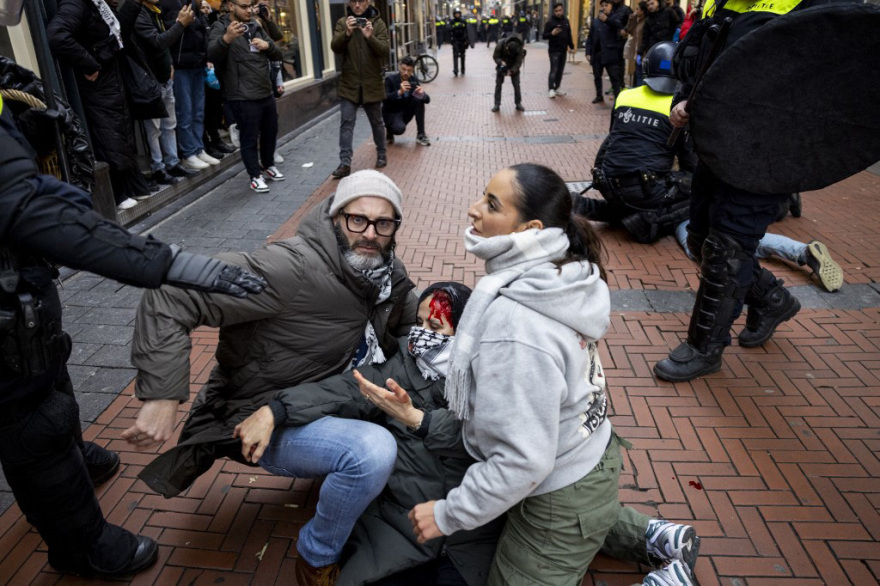 pro-Palestinian_protest_Amsterdam-1