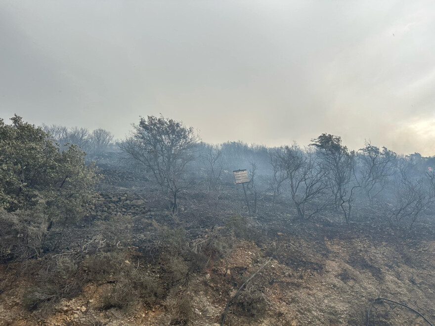 Φωτιά στη Λευκάδα - Μήνυμα του 112, εκκενώνουν τον Άγιο Νικήτα