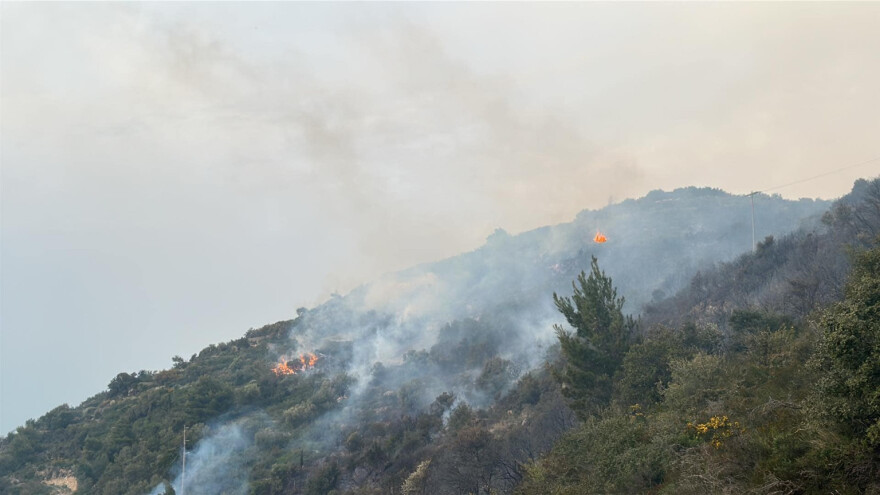 Φωτιά στη Λευκάδα - Μήνυμα του 112, εκκενώνουν τον Άγιο Νικήτα