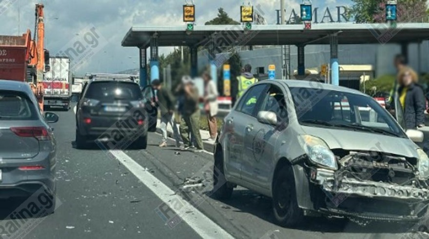 Τροχαίο ατύχημα στην Αττική Οδό, στο ύψος της Παλλήνης - Μεγάλες καθυστερήσεις