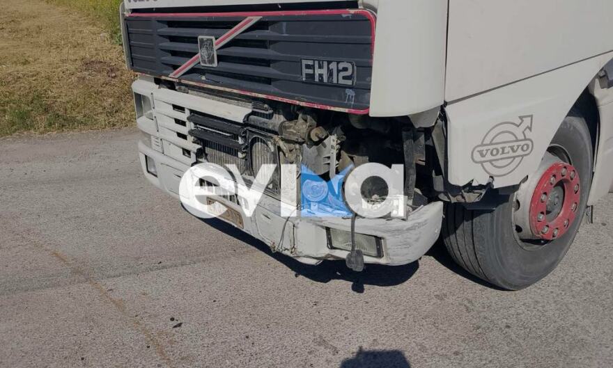 Σύγκρουση αυτοκινήτου με μηχανάκι στην Εύβοια, τραυματίας διανομέας - Δείτε φωτογραφίες