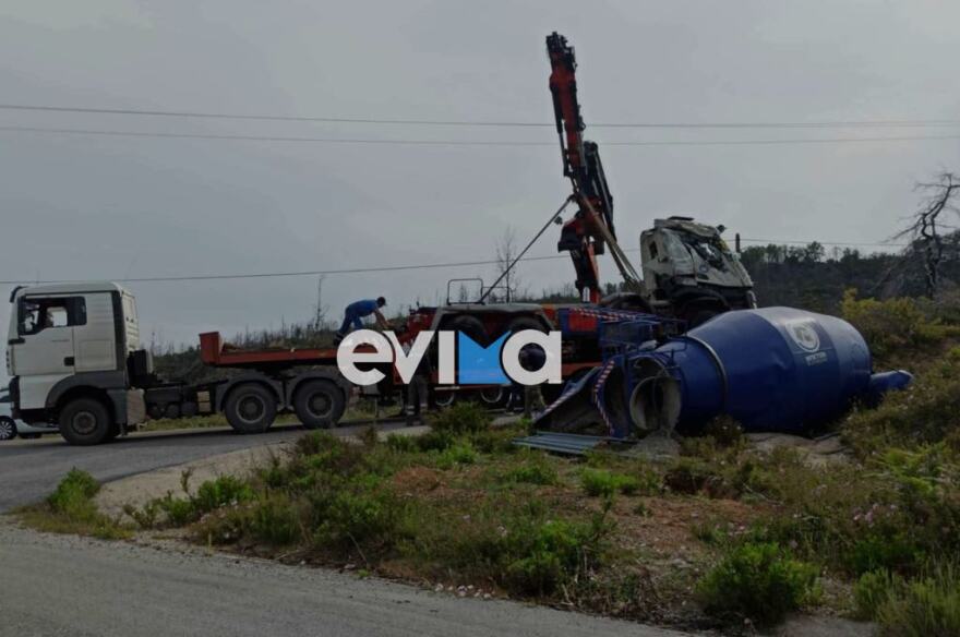 Τροχαίο με μπετονιέρα στην Εύβοια, «κόπηκε» στα δύο - Δείτε φωτογραφίες