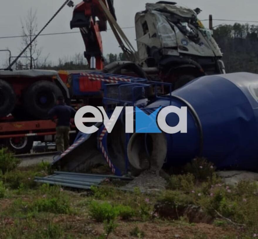 Τροχαίο με μπετονιέρα στην Εύβοια, «κόπηκε» στα δύο - Δείτε φωτογραφίες