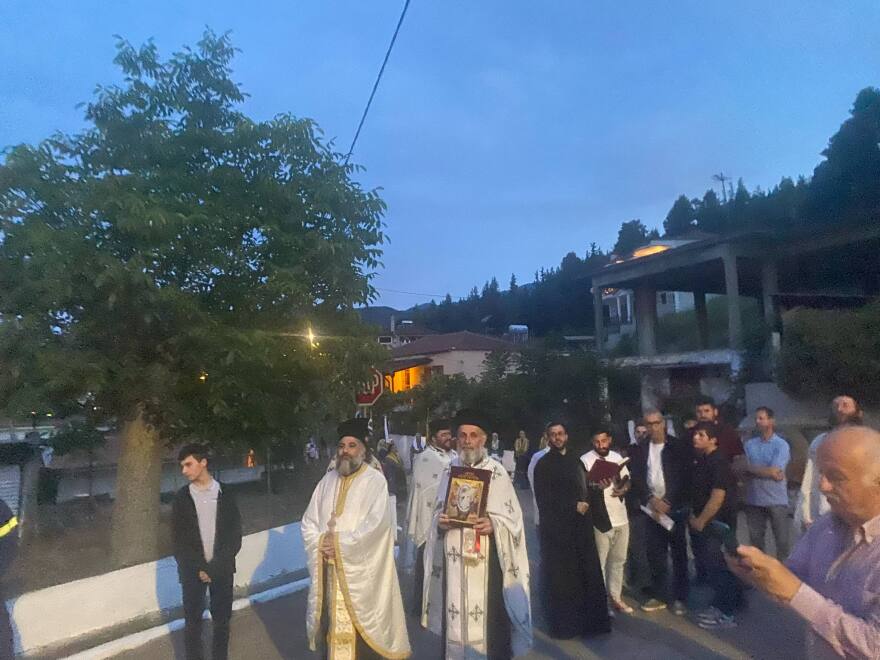 Λιτανεία στο Προκόπι Ευβοίας για να σταματήσουν οι σεισμοί - Δείτε φωτογραφίες Λιτανεία στο Προκόπι Ευβοίας για να σταματήσουν οι σεισμοί - Δείτε φωτογραφίες