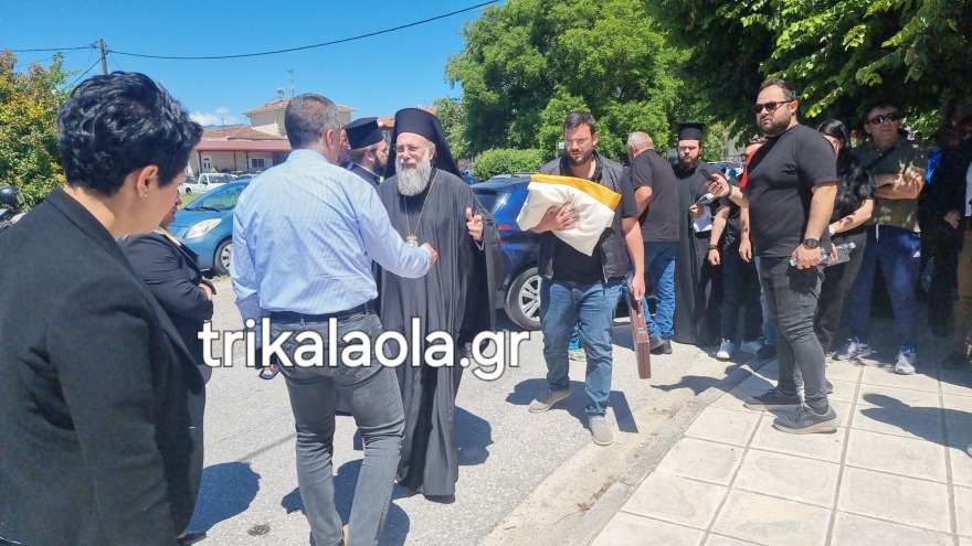 Τρίκαλα: Βουβός πόνος στην κηδεία του 30χρονου Στέφανου που πνίγηκε στη Λευκάδα