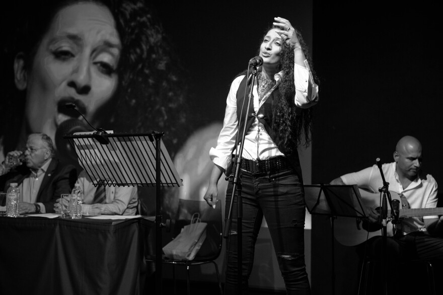 
Φώτης Καρύδας:  Παρουσιάστηκε η νέα ποιητική συλλογή του «Συναισθηματική Νοημοσύνη» 