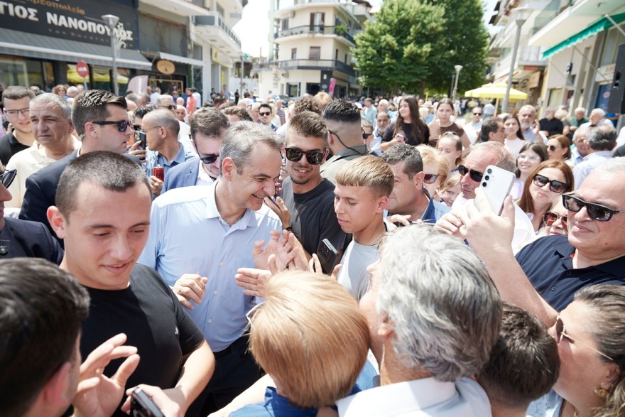 Μητσοτάκης από Βελεστίνο: Το 2026 θα στρέψουμε την προσοχή μας σε αυτούς που έχουν δοκιμαστεί περισσότερο