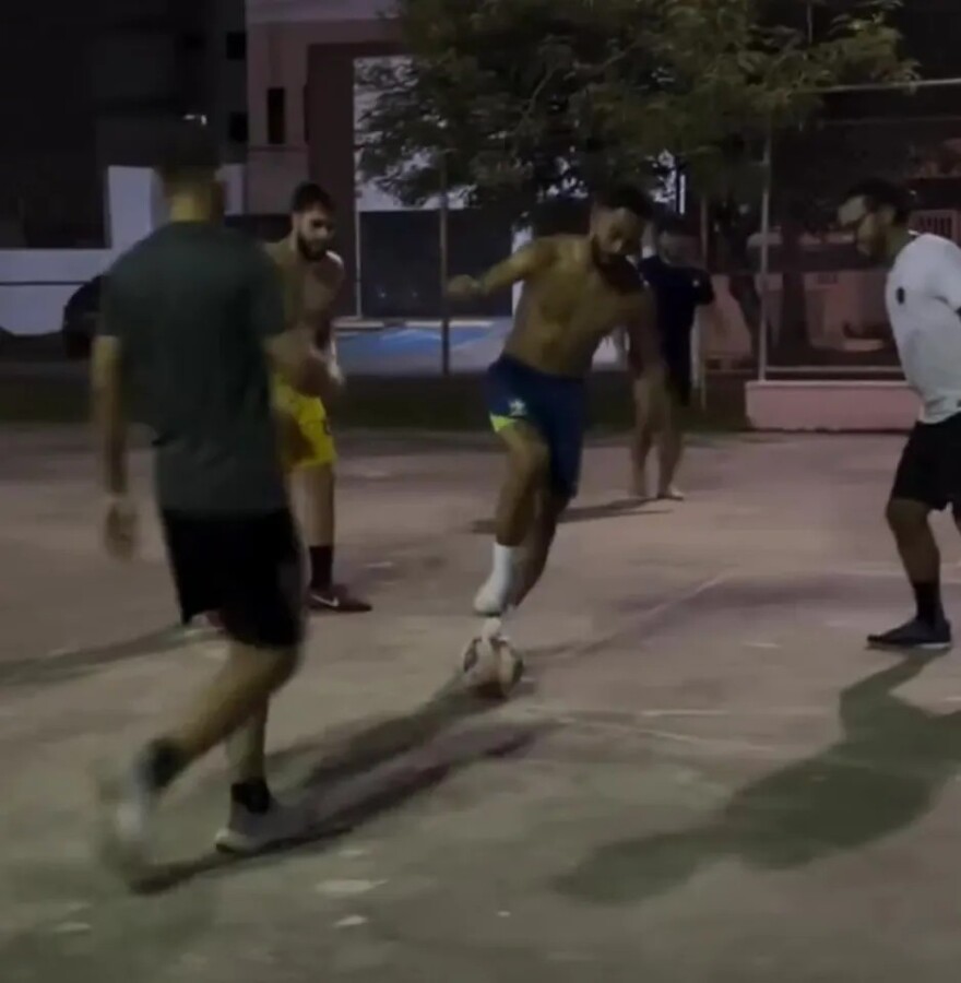 Ο Ματέους Κούνια... «μαγεύει» στους δρόμους της Βραζιλίας πριν φορέσει τη φανέλα της Μάντσεστερ Γιουνάιτεντ - Βίντεο
