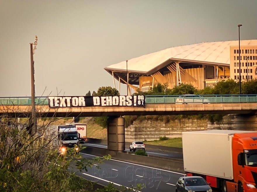 Λιόν: Ξεσηκωμός των οπαδών της Λιόν κατά του Αμερικανού ιδιοκτήτη Τζον Τέξτορ μετά τον υποβιβασμό