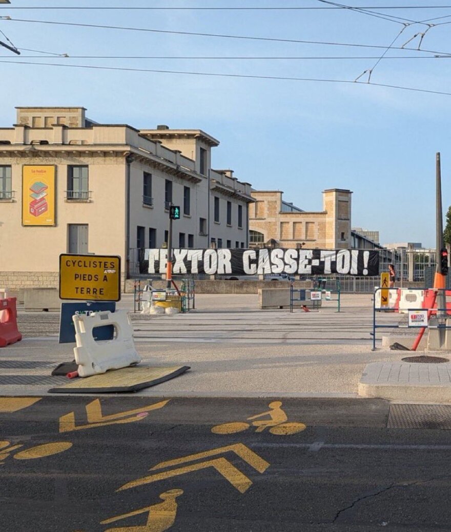 Λιόν: Ξεσηκωμός των οπαδών της Λιόν κατά του Αμερικανού ιδιοκτήτη Τζον Τέξτορ μετά τον υποβιβασμό