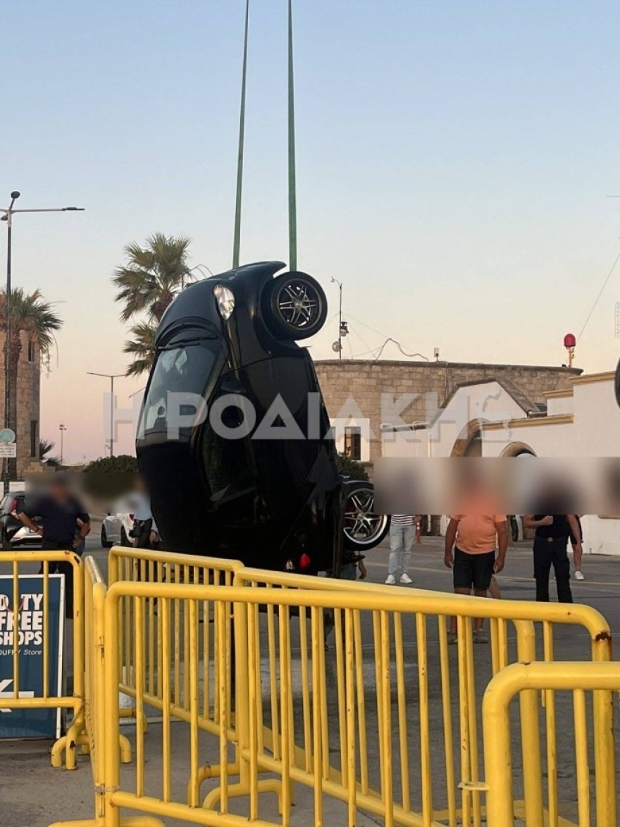 Ρόδος: Αυτοκίνητο βρέθηκε στο βυθό του λιμανιού - Δείτε φωτογραφίες
