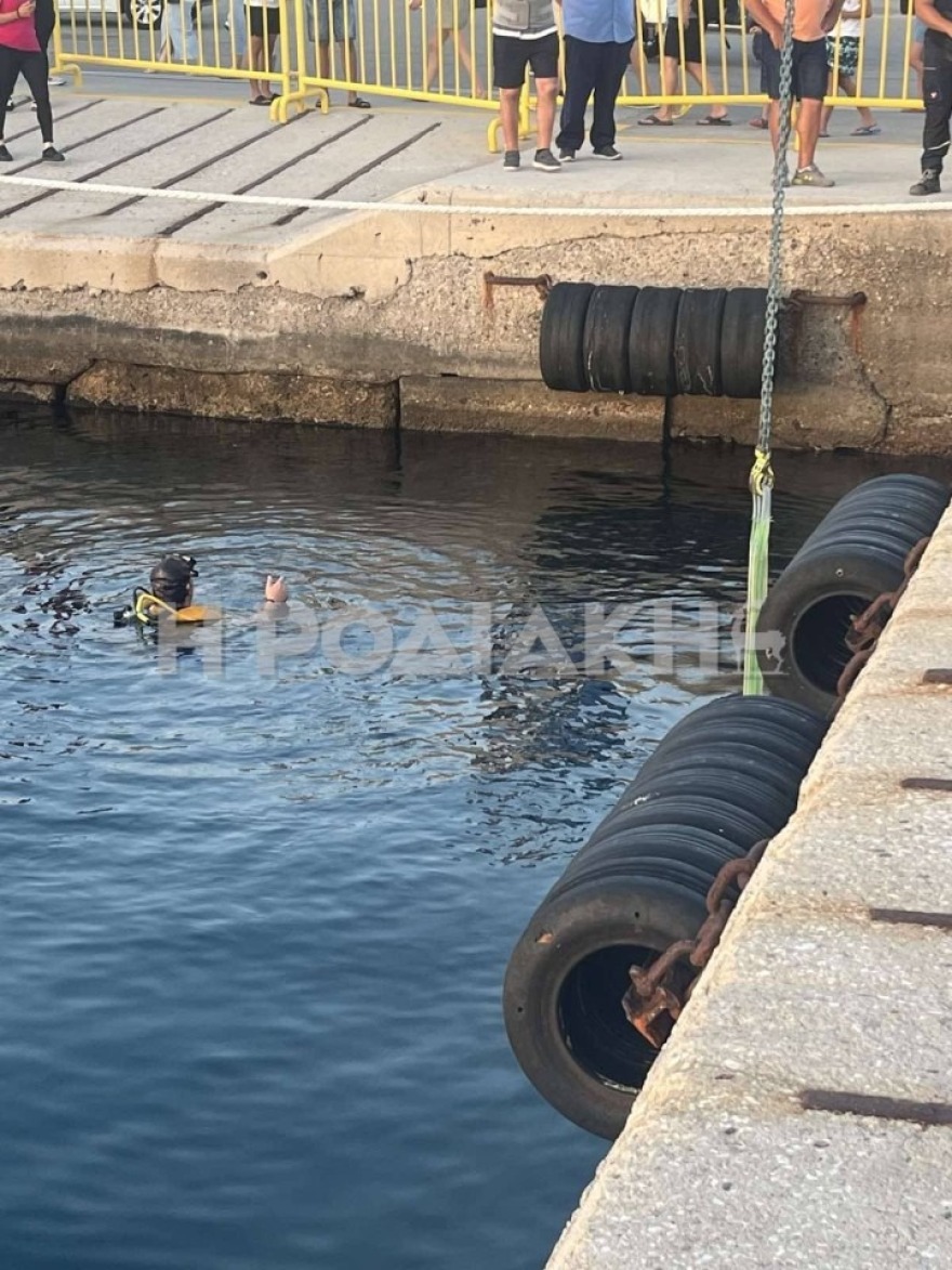 Ρόδος: Αυτοκίνητο βρέθηκε στο βυθό του λιμανιού - Δείτε φωτογραφίες