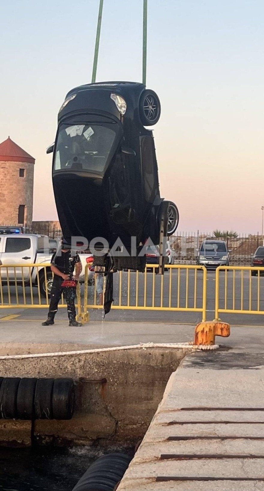 Ρόδος: Αυτοκίνητο βρέθηκε στο βυθό του λιμανιού - Δείτε φωτογραφίες
