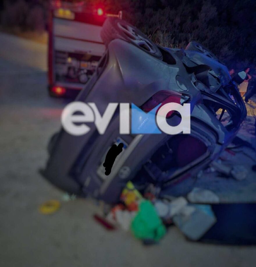 Αυτοκίνητο ανετράπη και προσέκρουσε σε βράχο στην Εύβοια - Μια γυναίκα απεγκλωβίστηκε