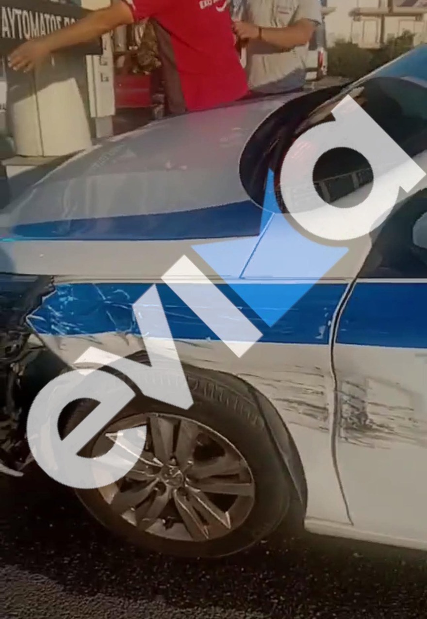 Τροχαίο με περιπολικό που καρφώθηκε σε κολώνα βενζινάδικου στη Χαλκίδα - Δείτε φωτογραφίες