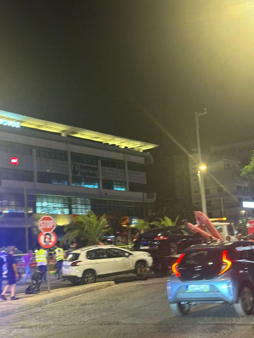 Τροχαίο στη Συγγρού: Η στιγμή της καραμπόλας των τριών οχημάτων - Ένας τραυματίας