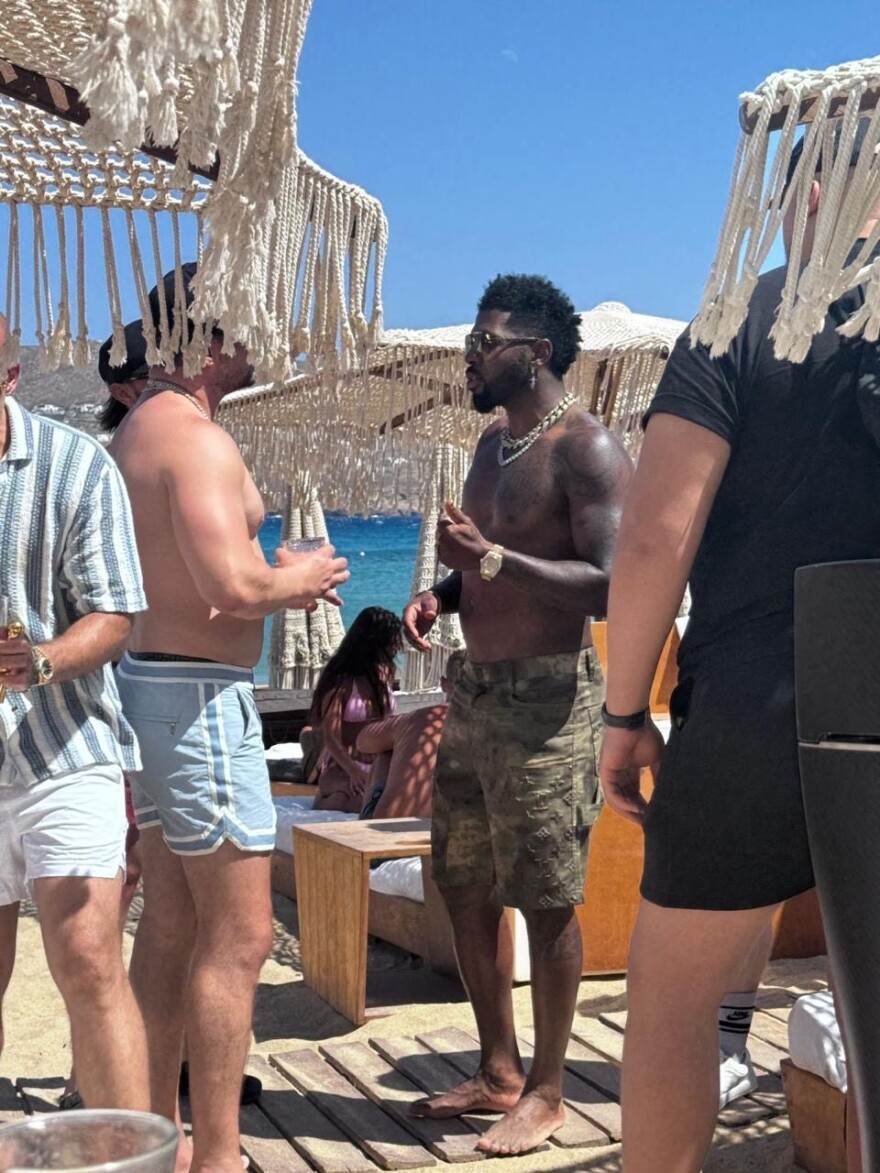 Ο Τζέισον Ντερούλο στο Principote της Μυκόνου - Δείτε φωτογραφίες