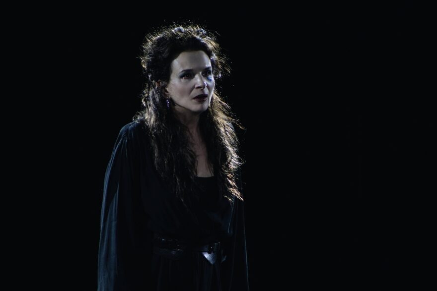 Στάθης Καλύβας για την παράσταση με τη Ζιλιέτ Μπινός στην Επίδαυρο: «Πιο κάτω δύσκολα γίνεται»