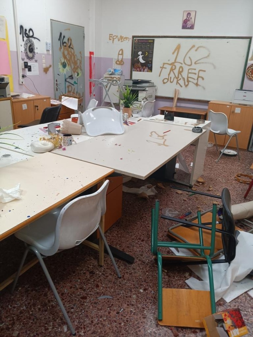 Βανδαλισμοί και μεγάλες ζημιές σε σχολεία του Βύρωνα - Δείτε φωτογραφίες