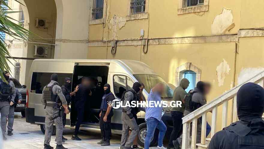 Στον ανακριτή οι πρώτοι κατηγορούμενοι για τη μαφία της Κρήτης - Έρχονται νέες συλλήψεις, λέει η Δημογλίδου