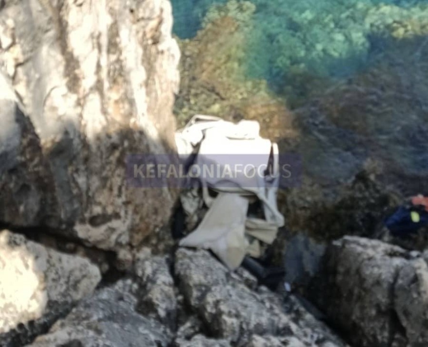 Κεφαλονιά: Τραγικός θάνατος για 23χρονο που έπεσε με το ΙΧ από γκρεμό - Δείτε φωτογραφίες