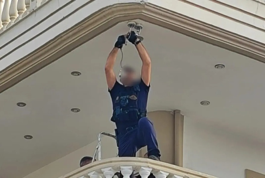 Δυτική Αττική: Καραμπίνα, σφαίρες και ηχεία κατασχέθηκαν στην τελευταία επιχείρηση της ΕΛ.ΑΣ. σε οικισμούς Ρομά - Δείτε βίντεο