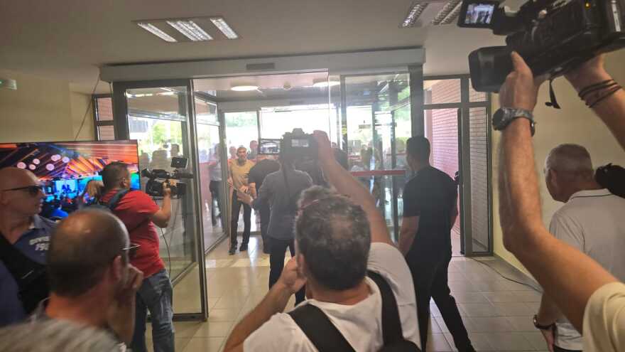 Ευλογιά των αιγοπροβάτων: Τεταμένο κλίμα στη συγκέντρωση κτηνοτρόφων στην περιφέρεια Θεσσαλίας – Δείτε βίντεο 