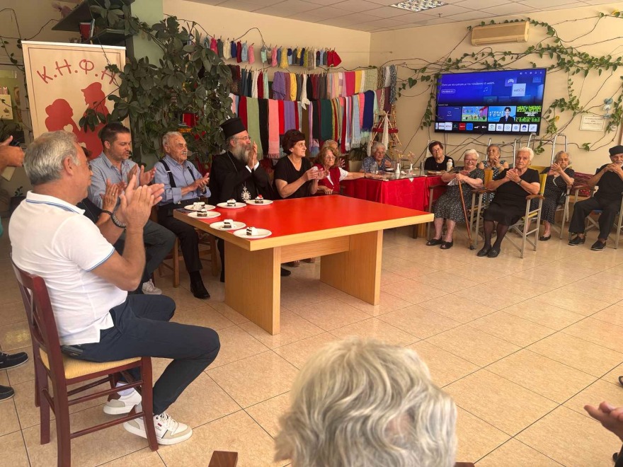 Κρήτη: Πάρτι έκπληξη σε Ρεθυμνιώτη που έγινε 100 ετών - «Παρών» και ο Μητροπολίτης Πρόδρομος