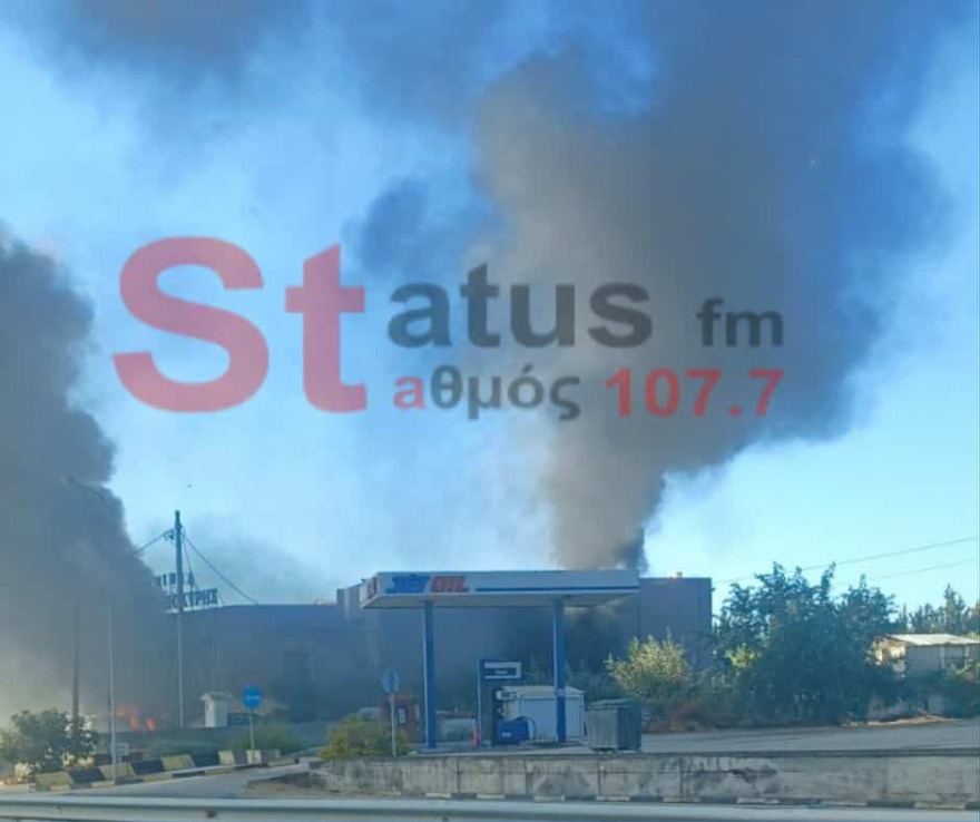 Υπό έλεγχο η φωτιά σε εργοστάσιο επίπλων στη Μίκρα Θεσσαλονίκης - Δείτε βίντεο