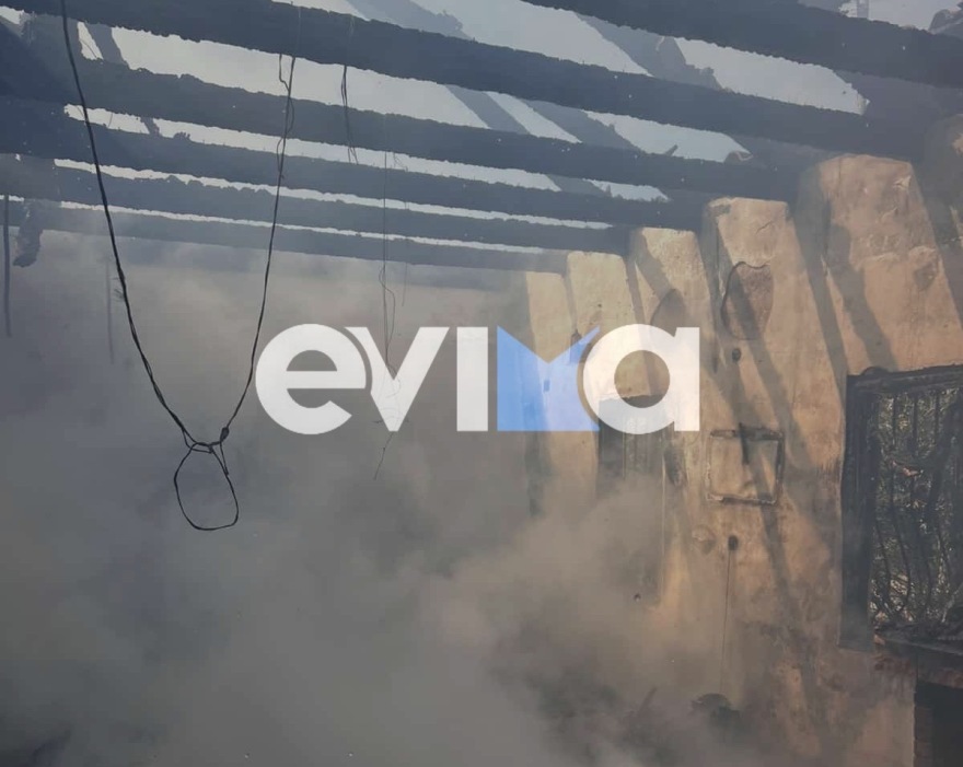 Φωτιά σε σπίτι στα Πολιτικά Εύβοιας: Στο νοσοκομείο με εγκαύματα ο ιδιοκτήτης – Δείτε φωτογραφίες