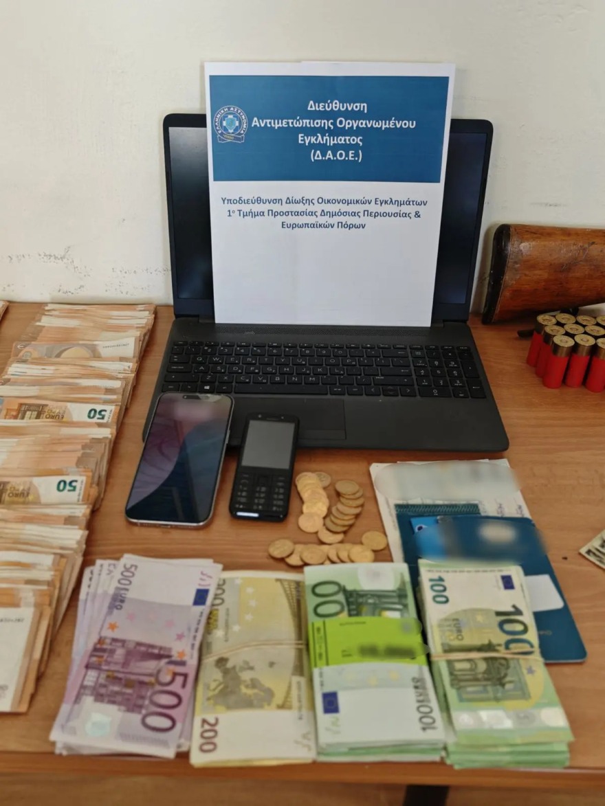 Σε πλαστικές σακούλες έκρυβε πάκους με 50ευρα το κύκλωμα με τις επιστροφές ΦΠΑ - Οι εικονικές εταιρείες, οι αχυράνθρωποι και τα κέρδη εκατομμυρίων