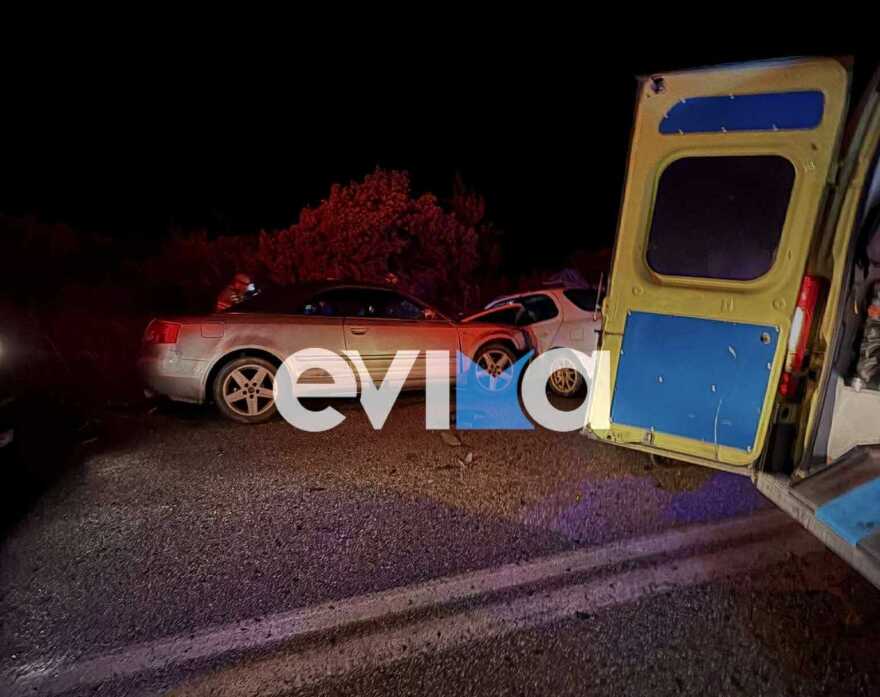 Τροχαίο με έναν νεκρό και τέσσερις τραυματίες στην Εύβοια - Συγκρούστηκαν δύο ΙΧ, δείτε βίντεο και φωτογραφίες