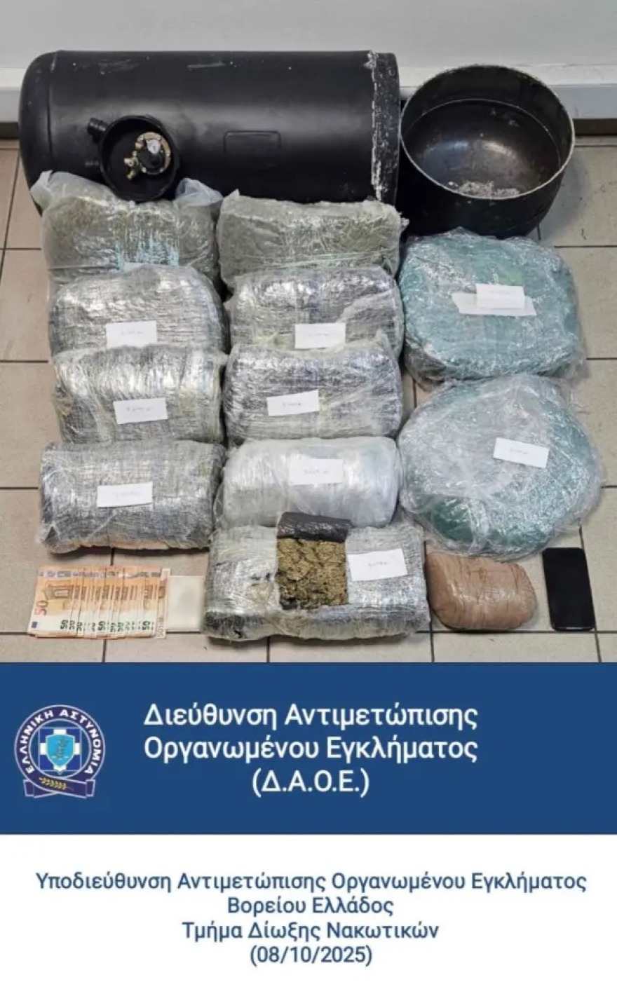 Θεσσαλονίκη: Έκρυβε πάνω από 23 κιλά κάνναβης στο ντεπόζιτο του αυτοκινήτου του - Δείτε βίντεο