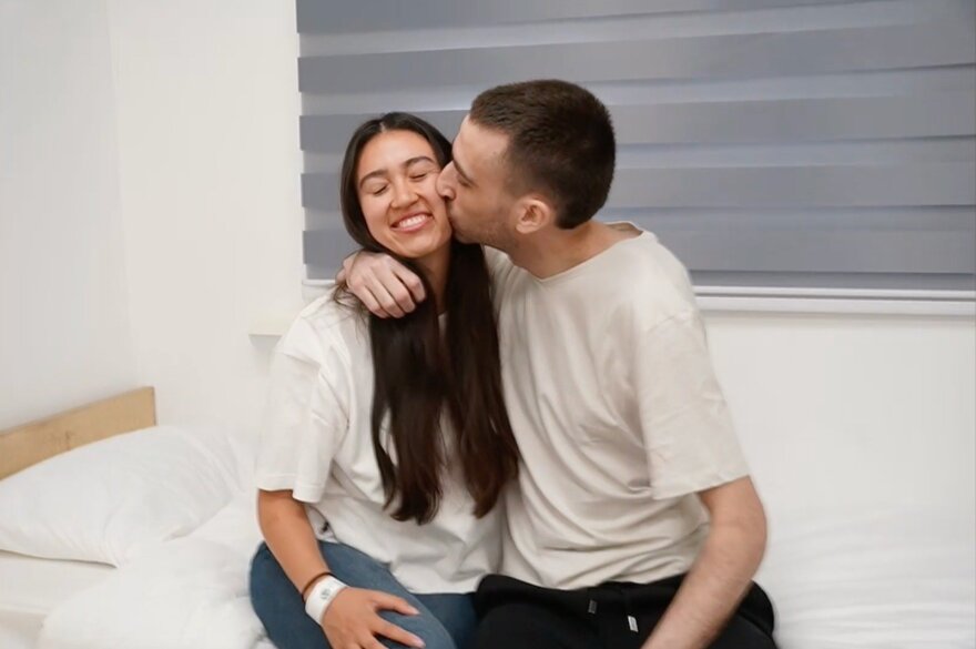 Στο σπίτι τους έπειτα από 738 ημέρες – Δείτε βίντεο και φωτογραφίες από την επιστροφή των Ισραηλινών ομήρων
