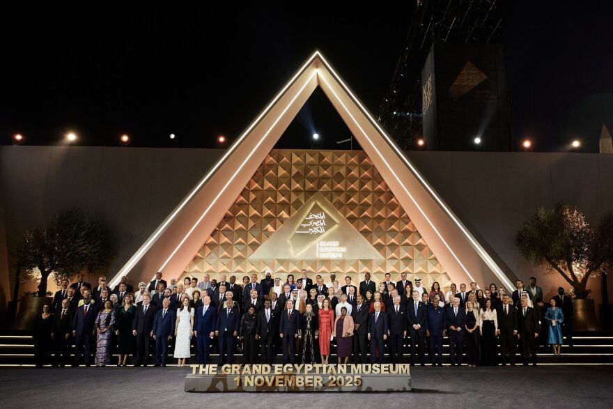 Εγκαινιάστηκε το φαραωνικό Μεγάλο Αιγυπτιακό Μουσείο - Εντυπωσιακά βίντεο και φωτογραφίες από τη λαμπρή τελετή στο Κάιρο