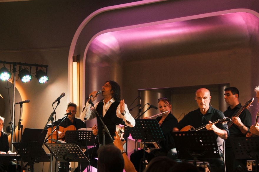 Vassilis Lekkas and Andreas Loverdos together on stage with 