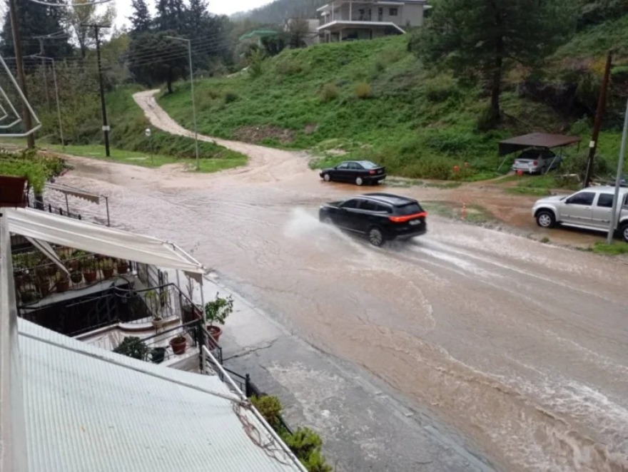 Εικόνες καταστροφής στα Τζουμέρκα μετά την έντονη κακοκαιρία