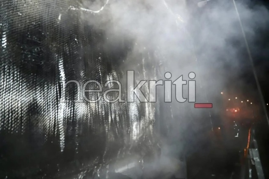 Νταλίκα κάηκε ολοσχερώς στον ΒΟΑΚ - Δείτε βίντεο και φωτογραφίες