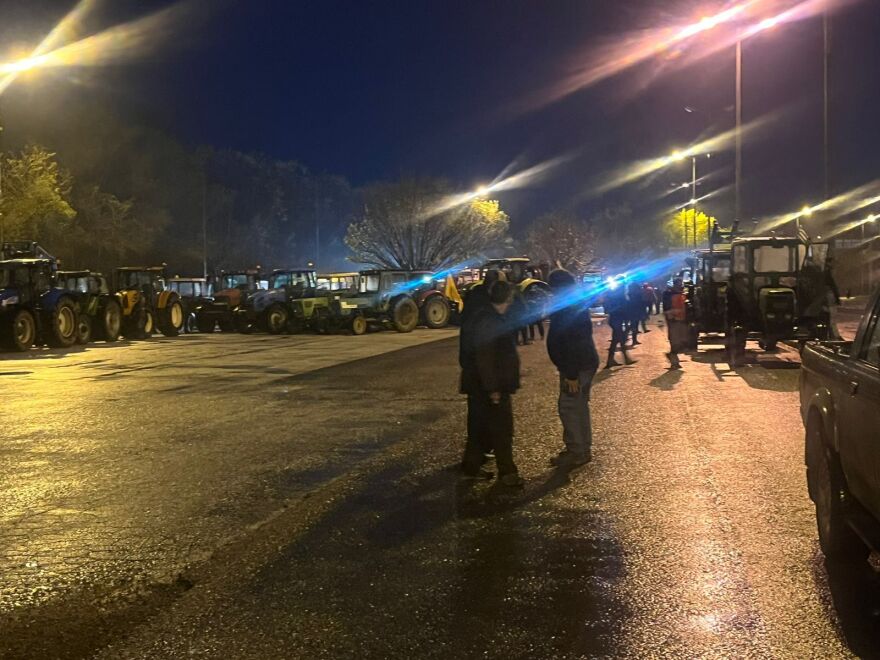 Έφτασαν στο τελωνείο του Προμαχώνα οι αγρότες, πού υπάρχουν μπλόκα και ποιοι δρόμοι είναι κλειστοί