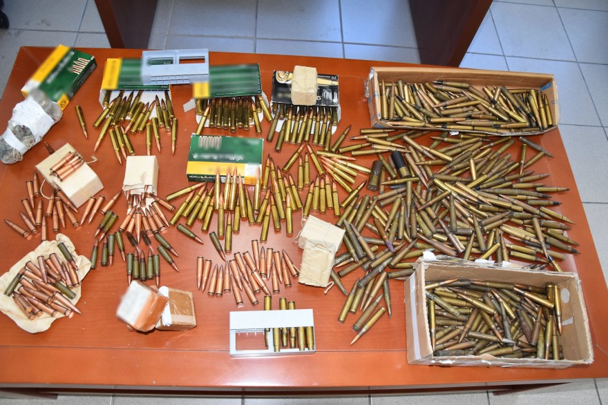 Κρήτη: Συνελήφθη 54χρονος που είχε έξι όπλα, σχεδόν 800 φυσίγγια και ξιφολόγχες