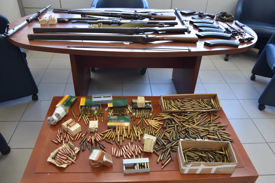 Κρήτη: Συνελήφθη 54χρονος που είχε έξι όπλα, σχεδόν 800 φυσίγγια και ξιφολόγχες